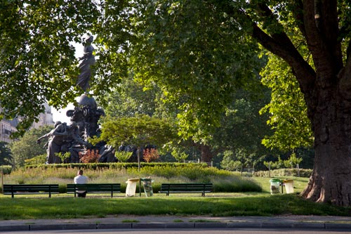 Banc place de la Nation - © Norbert Pousseur