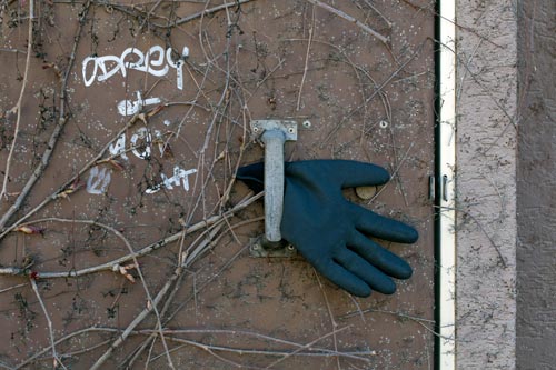 Glove of lost work - © Norbert Pousseur