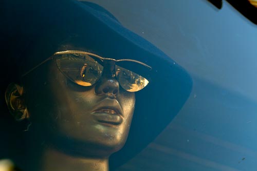 Lunettes de soleil en vitrine - © Norbert Pousseur