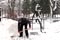 Déneigement devant la sculpture de Kārlis Padegs - © Norbert Pousseur