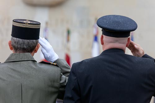 Military salutes - © Norbert Pousseur