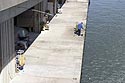 Habitations de fortune sous les quais - © Norbert Pousseur