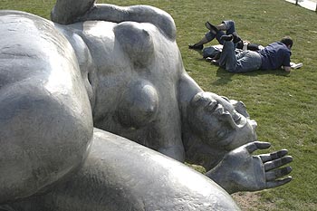 Allongés sur l'herbe des Tuileries - © Norbert Pousseur