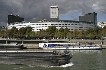 La maison de la Radio et la Seine - ponts sur Seine - © Norbert Pousseur