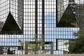 Façade de verre en front de Seine - ponts sur Seine - © Norbert Pousseur