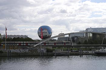 Ballon captif et RER C - ponts sur Seine - © Norbert Pousseur