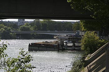 Quai de déchargement et pont d'Issy - ponts sur Seine - © Norbert Pousseur
