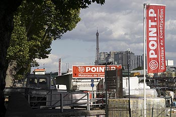 Espace de matériaux pour travaux le long des quais - ponts sur Seine - © Norbert Pousseur