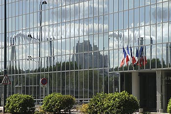 Façade miroir de Boulogne Billancourt - ponts sur Seine - © Norbert Pousseur