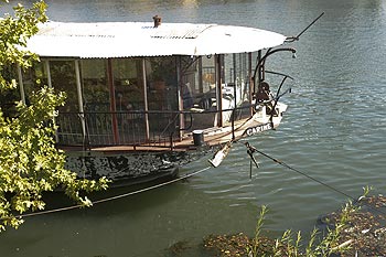 Péniche d'habitation avec verrière - ponts sur Seine - © Norbert Pousseur