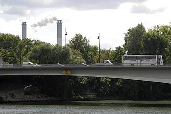 Le pont d'Issy vers l'île St Germain et Issy les Moulineaux - ponts sur Seine - © Norbert Pousseur