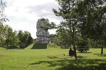 La tour aux figures à l'île St Germain - ponts sur Seine - © Norbert Pousseur