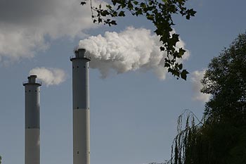 Cheminées fumant au-dessus d'Issy les Moulineaux - ponts sur Seine - © Norbert Pousseur