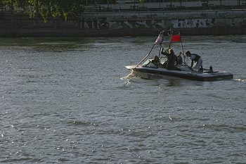 Vedette de ski nautique - ponts sur Seine - © Norbert Pousseur