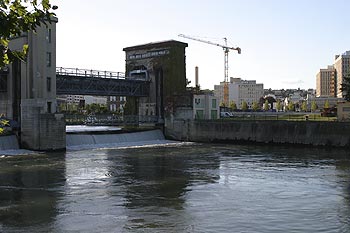 Un des pans du barrage de Suresnes - ponts sur Seine - © Norbert Pousseur