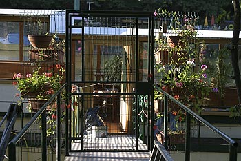 Entrée de péniche d'habitation - ponts sur Seine - © Norbert Pousseur