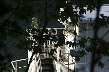 Statue d'un pont de péniche - ponts sur Seine - © Norbert Pousseur