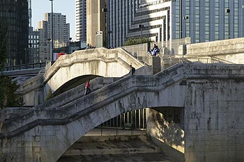 Escaliers monumentaux du pont de Neuilly - ponts sur Seine - © Norbert Pousseur