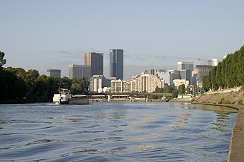 La Défense depuis l'extrémité de l'île de la Jatte - ponts sur Seine - © Norbert Pousseur