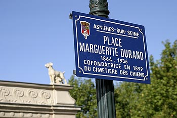 Plaque de le place Marguerite Durand - ponts sur Seine - © Norbert Pousseur