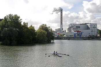 Usine d'incinération de St Ouen devant l'île de Vannes - ponts sur Seine - © Norbert Pousseur