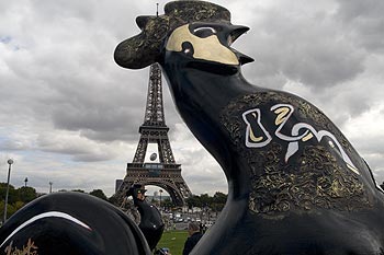 P"DISCO'Q" devant la Tour Eiffel, de Frédéric MICHALAK - © Norbert Pousseur