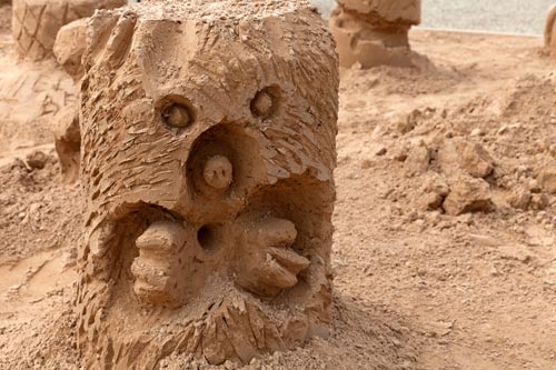 Tête totem de sable - © Norbert Pousseur