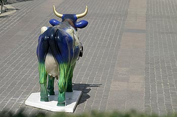 Vach'Art n°154 déambulant sur le macadam parisien, auteur JM Meignan - mécène Lanquetot - © Norbert Pousseur