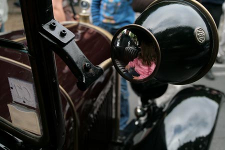 Réflecteur sur phare de Citroen - voiture ancienne - © Norbert Pousseur