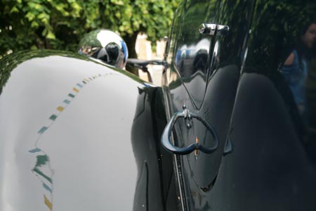 Aile et poignée de Citroen - voiture ancienne - © Norbert Pousseur