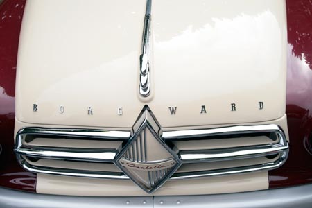 Capot de Borgward - voiture ancienne - © Norbert Pousseur