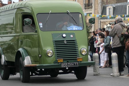 Camionnette Goélette Renault - voiture ancienne - © Norbert Pousseur