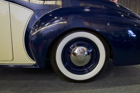 Roue arrière de Bentley - voiture ancienne - © Norbert Pousseur