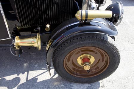 Roue avant de Delahaye rénovée - voiture ancienne - © Norbert Pousseur