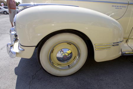 Roue avant de Hudson - voiture ancienne - © Norbert Pousseur