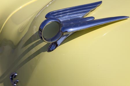 Sigle de Chrysler Windsor - voiture ancienne - © Norbert Pousseur