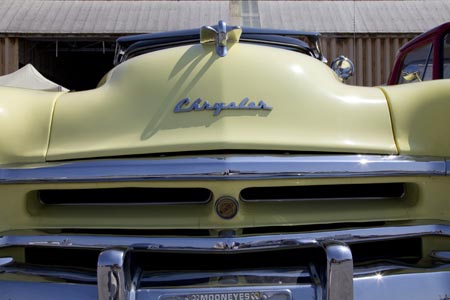 Capot de Chrysler Windsor Deluxe - voiture ancienne - © Norbert Pousseur