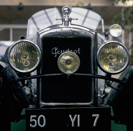 Support courbe des 3 phares - voiture ancienne - © Norbert Pousseur