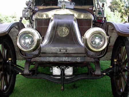 Sigle Alfa Romeo sur carrosserie bleue - voiture ancienne - © Norbert Pousseur