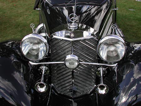 Face avant et capot de Mercedes - voiture ancienne - © Norbert Pousseur