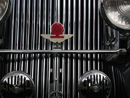 Radiateur d'Aston Martin Tourer Abbey - voiture ancienne - © Norbert Pousseur