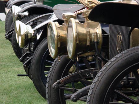 Avant de PicPic avec ses gros phares - voiture ancienne - © Norbert Pousseur