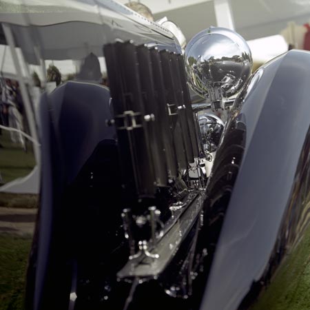 Capot latéral de Mercedes - voiture ancienne - © Norbert Pousseur