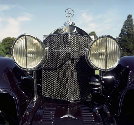 Phares et radiateur de Mercedes - voiture ancienne - © Norbert Pousseur