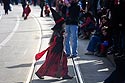 Jeune sorcière s'avançant vers la foule - carnaval 2010 Zurich - © Norbert Pousseur
