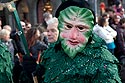 Visage feuille d'arbre - carnaval 2010 Zurich - © Norbert Pousseur