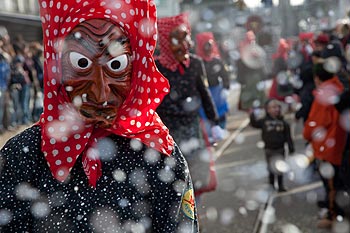 Sorcière en fichu rouge - © Norbert Pousseur