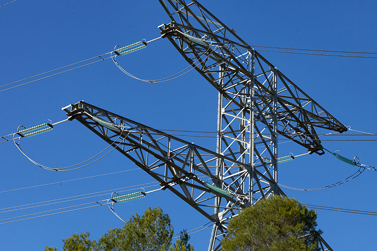 Pylône haute-tension à structures métalliques-  © Norbert Pousseur