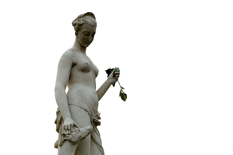Statue classique de femme dénudée, au chien et à la rose fannée- © Norbert Pousseur Statue classique de femme dénudée, au chien et à la rose fannée- © Norbert Pousseur