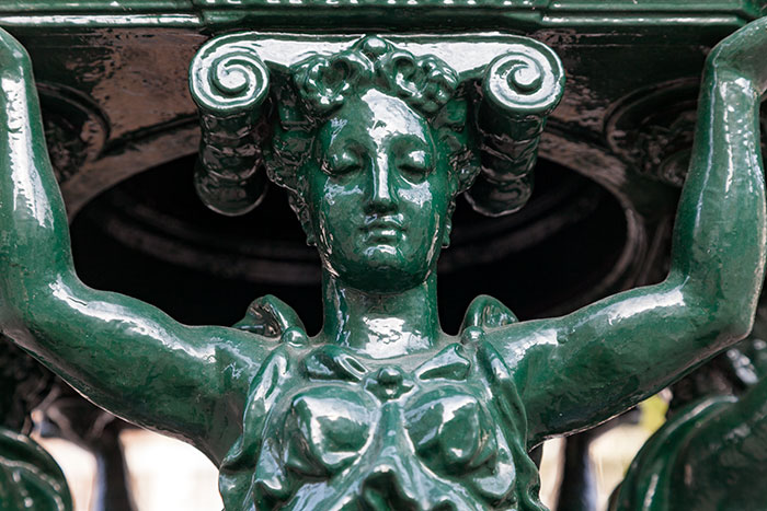 Cariatide de fontaine d'eau parisienne - © Norbert Pousseur Cariatide de fontaine d'eau parisienne - © Norbert Pousseur